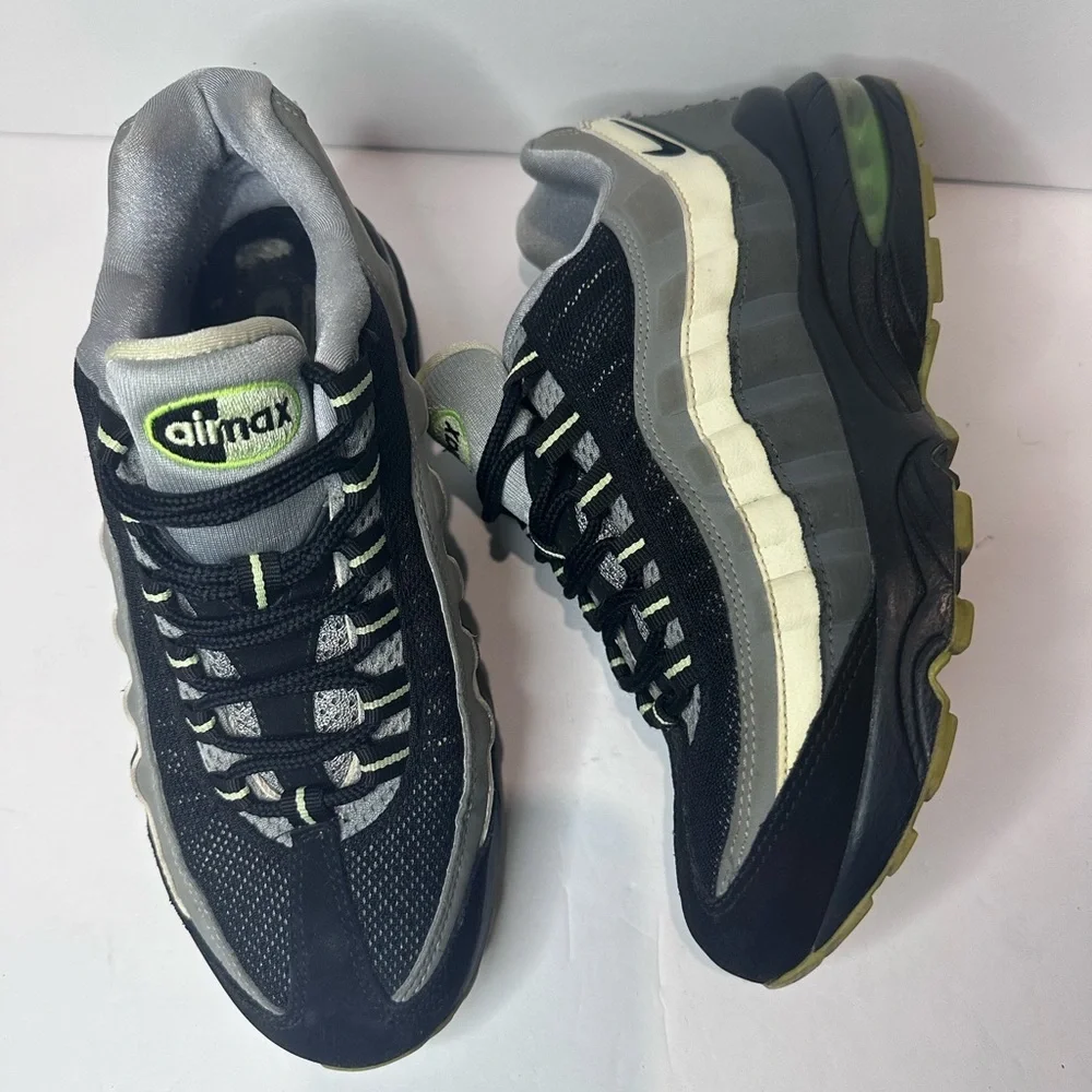 Used Big Kids Nike Air Max 95